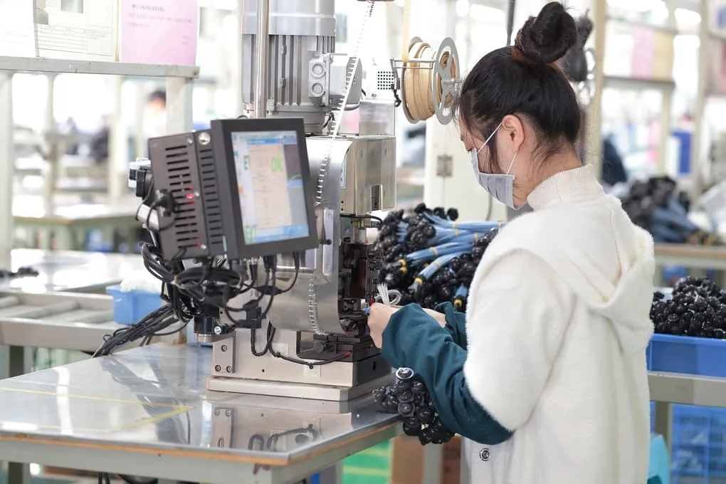worker working in Kingge factory